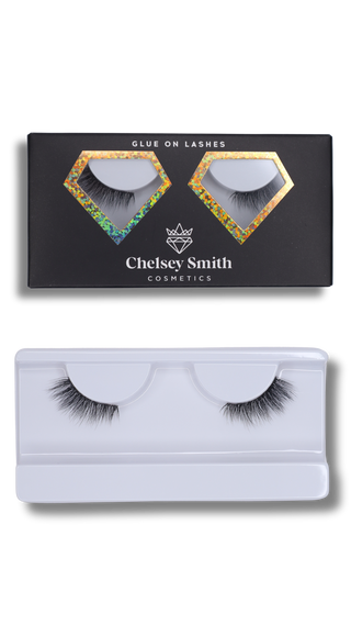 **Glossy Pages Glue on Eyelashes